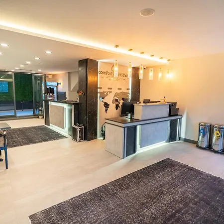 Hotel Comfort Point Three *